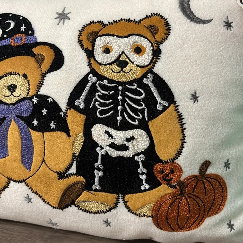 ENVOGUE CREEPY BEAR CRITTERS FAUX FUR HALLOWEEN THROW PILLOW NWT EMBROIDERY